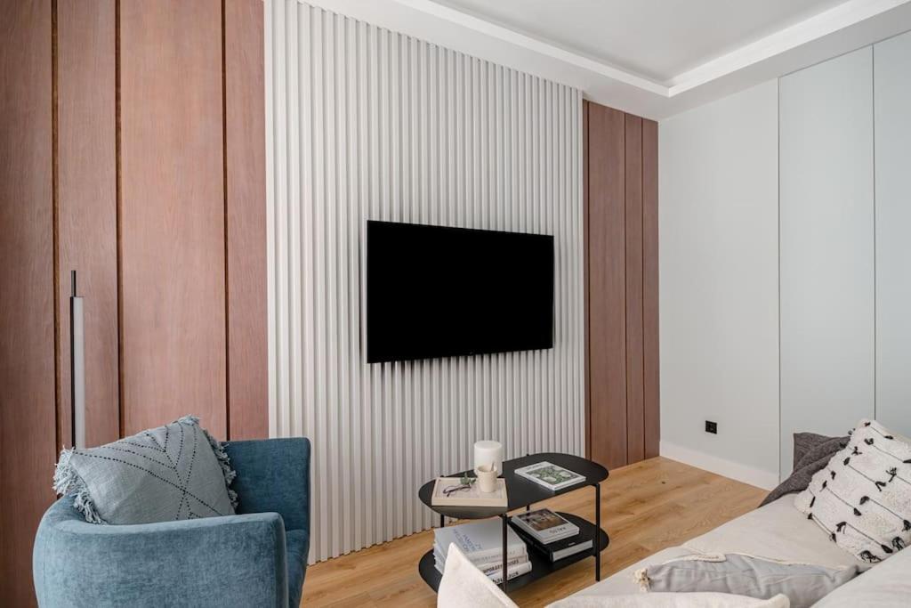 Apartamento Centro Xi Calle Carrera De San Jeronimo 2br 2bh Madrid